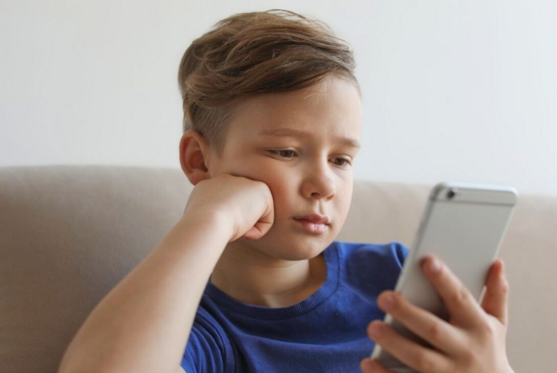 Mental Health Risks From Mobile Phone Use Among Children, says Dr. Senani Wijethunga