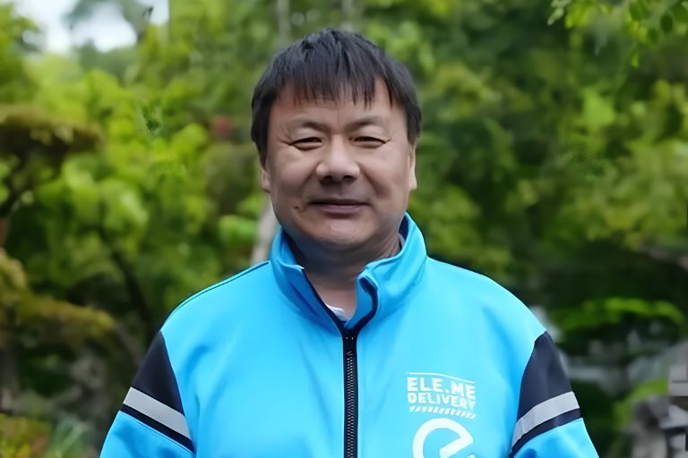 Chinese Delivery Rider Wins Top Literary Prize With Poems Inspired by Gig Economy