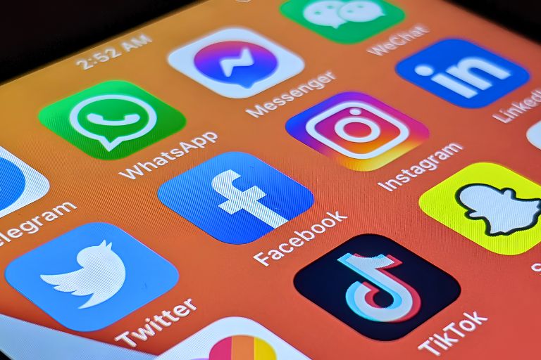 UK to Block Social Media Access for Teens at Night by Default