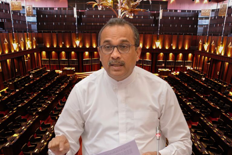 Overseas Sri Lankans Can Drive in Sri Lanka With Existing Local Licence